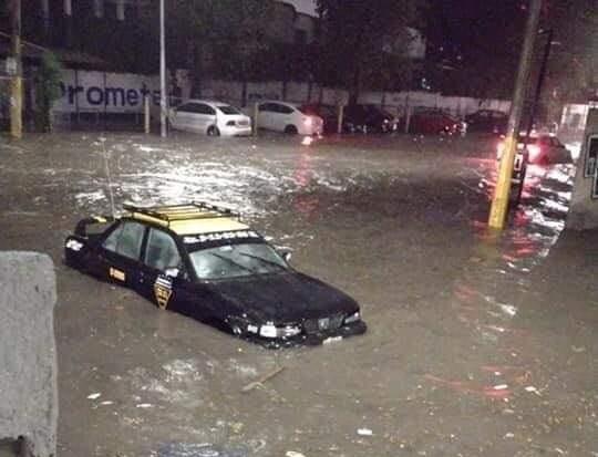 VIDEO Autos y casas se ahogan tras inusual lluvia en Puebla