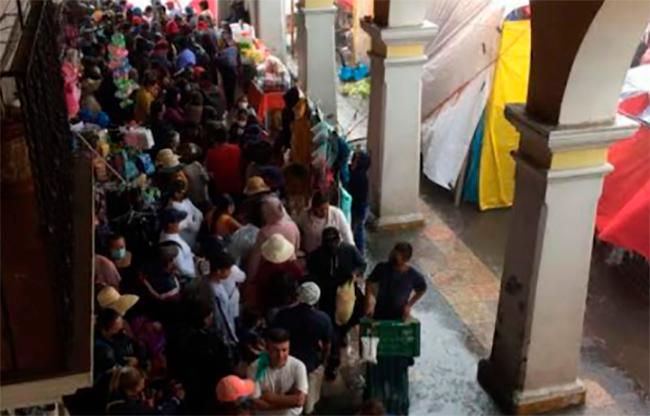 Lluvia hace estragos en mercado municipal y plaza de Acatzingo 