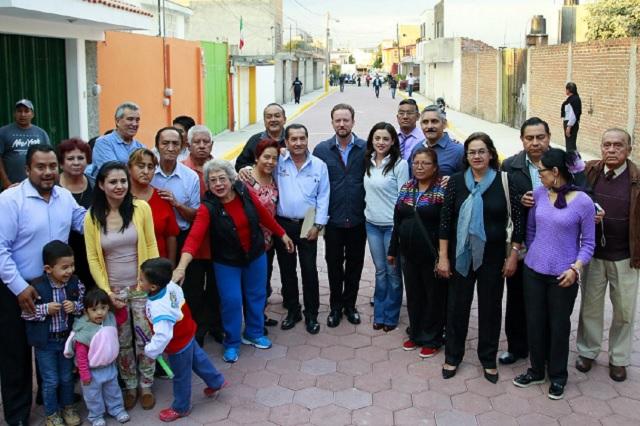 Alcalde Banck entrega nueva vialidad en colonia Loma Linda