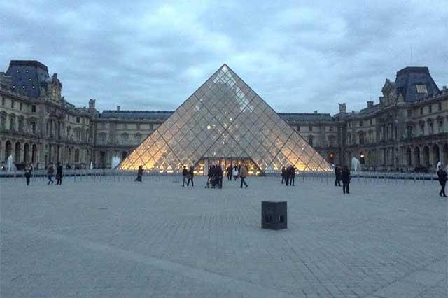 Reabre sus puertas el museo del Louvre en París