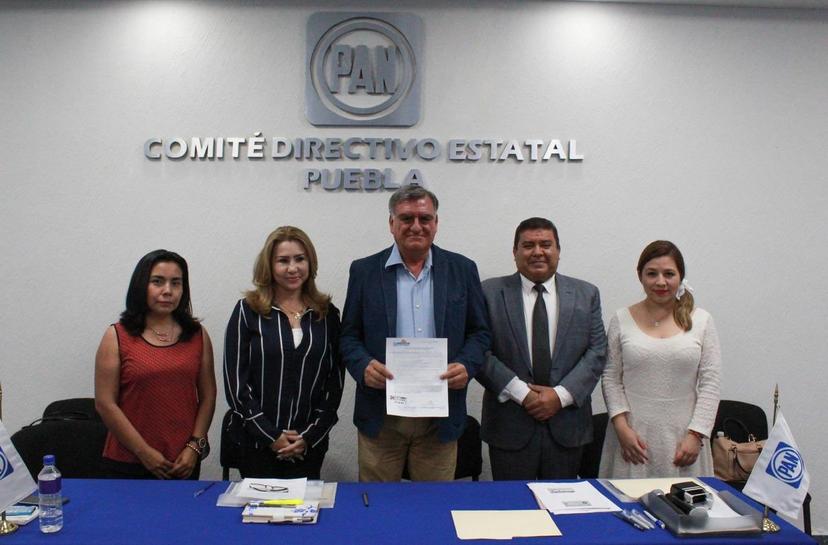 Paredes también busca candidatura del PAN