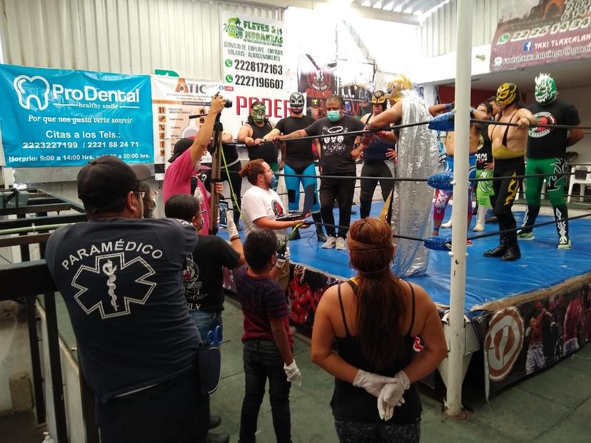 Realizan función de lucha libre en San Andrés en plena contingencia