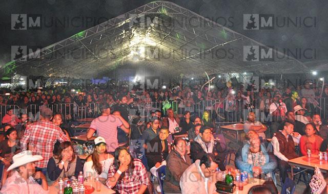 Sufre Lupillo Rivera intento de secuestro al terminar baile en Petlalcingo