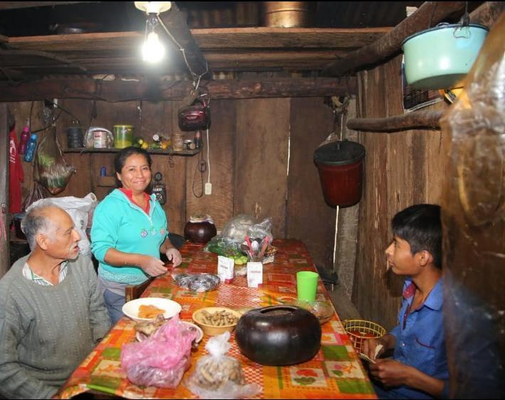 Instala paneles solares en Huauchinango y Xicotepec