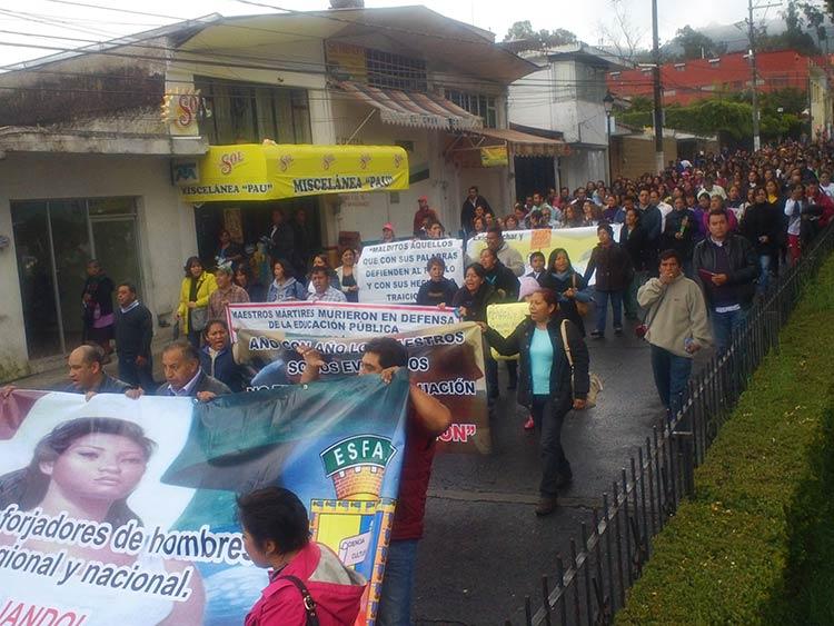 Salen maestros del SNTE a las calles contra Reforma Educativa