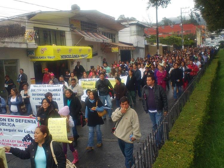 Salen maestros del SNTE a las calles contra Reforma Educativa