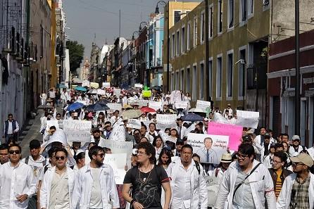 Asamblea Universitaria de la BUAP entrega pliego con 21 demandas