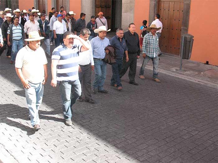 Marchan cañeros en la ciudad de Puebla; piden subsidio estatal