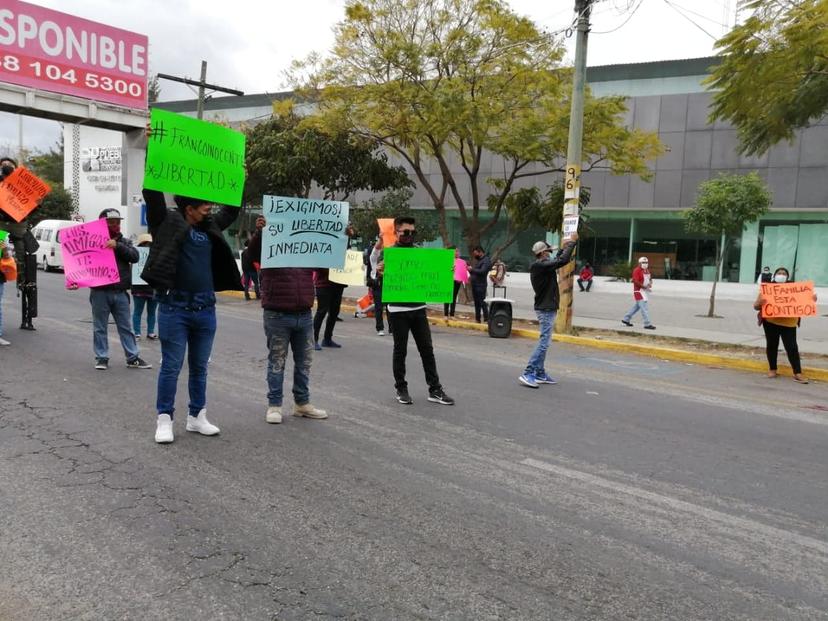 Exigen liberar a músico en Tehuacán, le sembraron droga, acusan