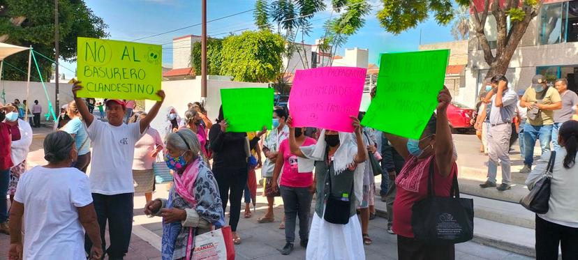 Bloquean ingreso a patio de maniobras de basura en Tehuacán  