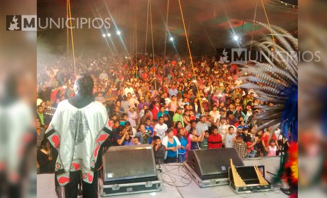 Amigos pagan fiesta de 6 mil personas a Inés Saturnino 