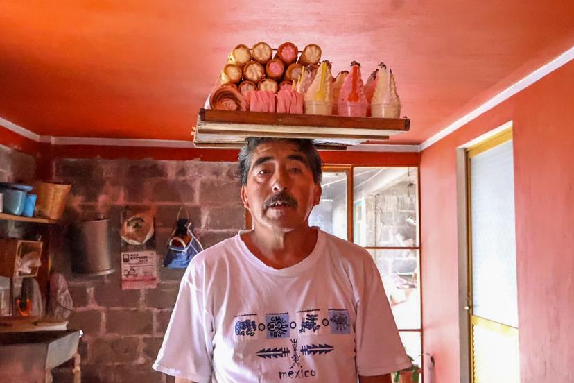 Floriberto lleva 3 décadas endulzando la vida de sus clientes con ricos merengues 