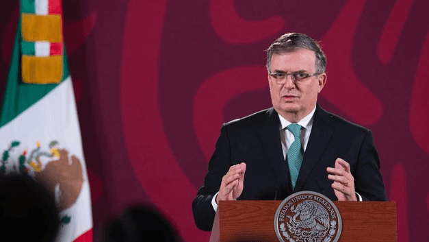 Marcelo Ebrard a la banca