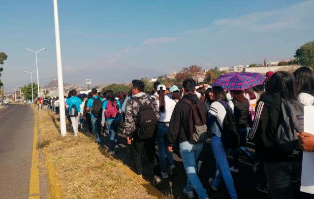 Marchan nuevamente estudiantes de la prepa Simón Bolívar de Atlixco