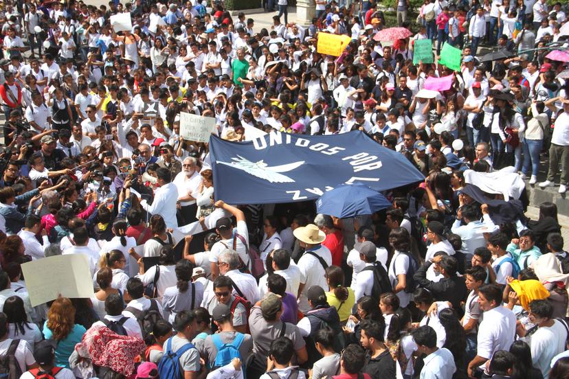 Tehuacán marcha contra inseguridad y amaga con más protestas