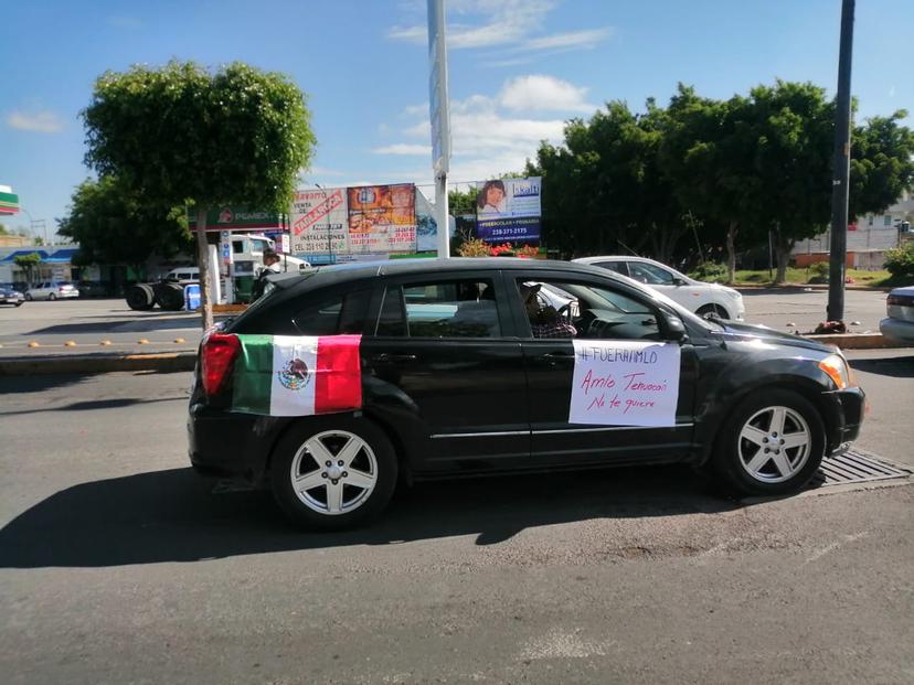 Grupo AntiAMLO realiza protesta en Tehuacán