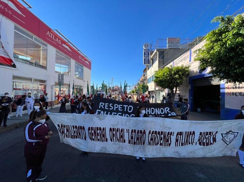 Marchan en Atlixco 2 mil estudiantes y deportistas