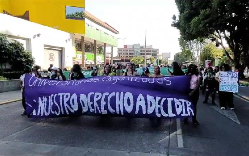 Mujeres exigen aborto legal en las calles de Puebla