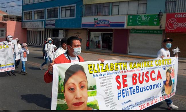 Marchan para exigir la localización de Elizabeth desaparecida en Huejotzingo