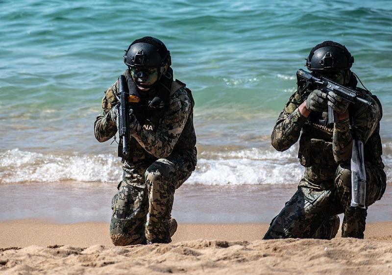 A bordo de lanchas caen 11 sujetos con tonelada y media de cocaína