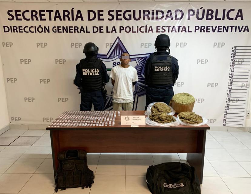 Cae hombre con 12 kilos de marihuana y 300 dosis de cristal en Atlixco