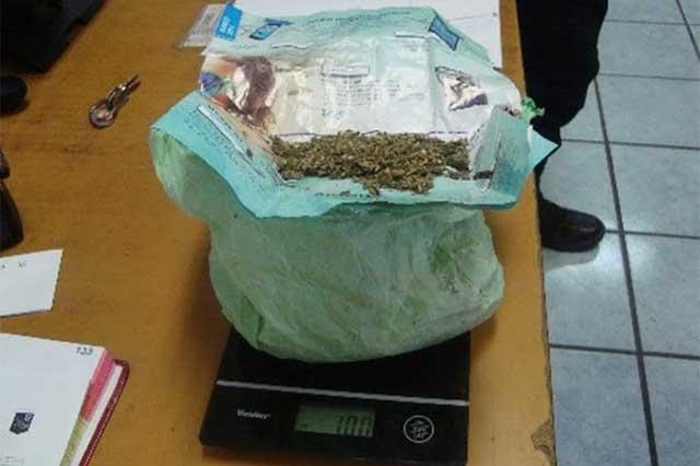 Alfonso se paseaba con 2.5 kilos de marihuana y meta por San José Mayorazgo