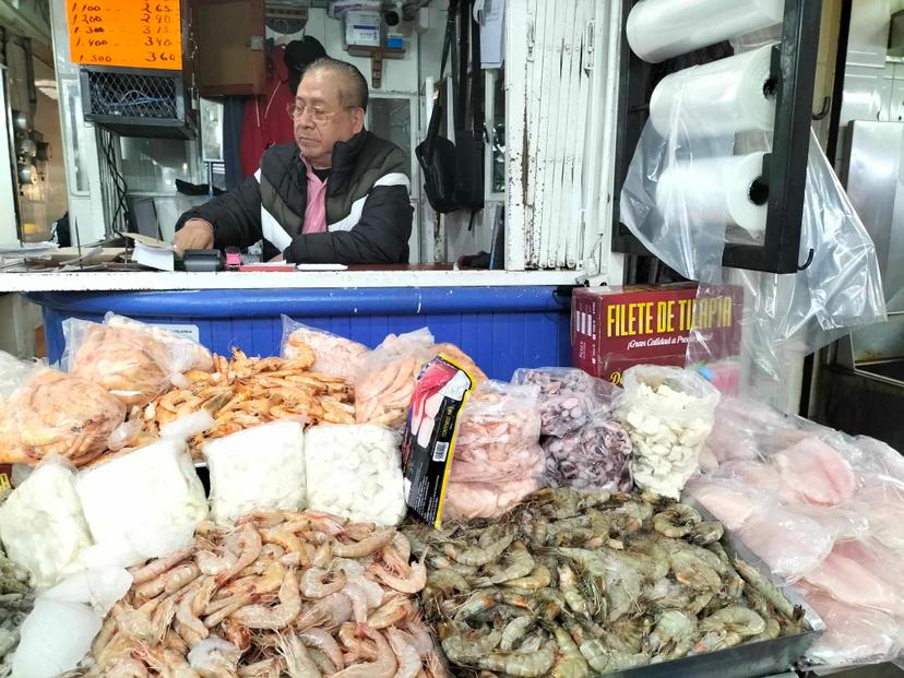 Por fiestas decembrinas y fríos sufre aumento del 20 % productos del mar en Tehuacán