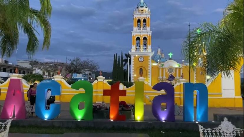Derinka Monserrat, fue coronada como Reina de Acatlán 2025