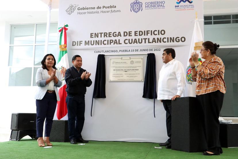 Miguel Barbosa y Filomeno Sarmiento, inauguran oficinas del DIF municipal