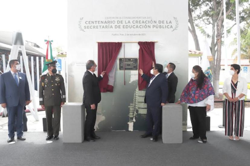 Miguel Barbosa destaca el compromiso educativo de la 4T