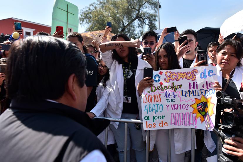 Vamos juntos a resolver los temas de seguridad, dice Barbosa a estudiantes  