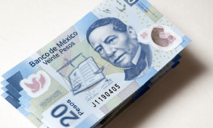 El peso mexicano retrocedió este martes