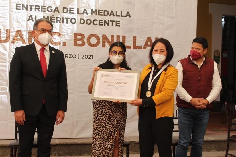 Entrega LX Legislatura Medalla al Mérito Docente Juan C. Bonilla