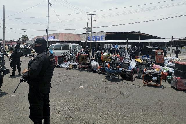 Llega policía al Mercado Unión 