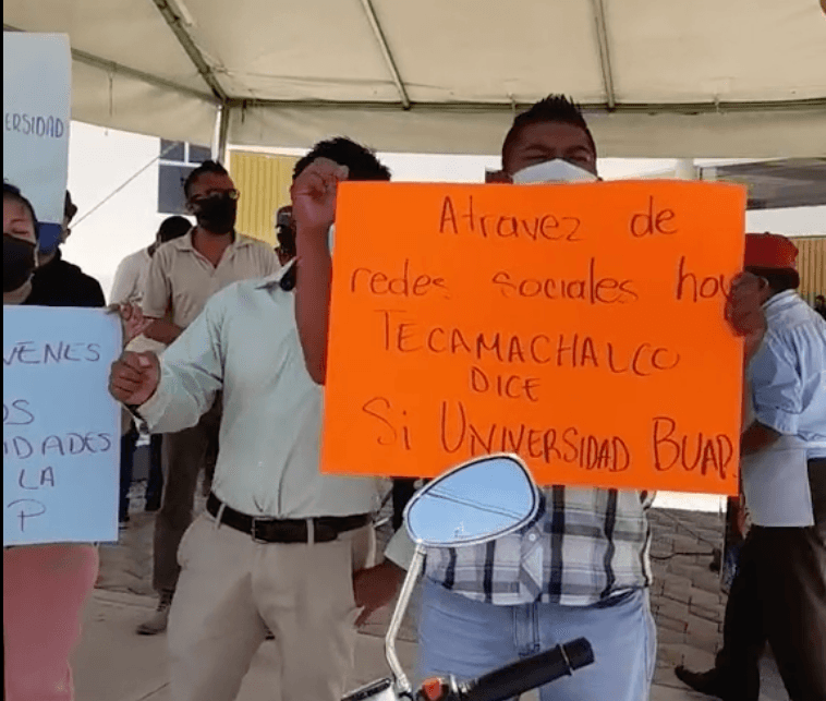 Ciudadanos se manifiestan contra inauguración del mercado de Tecamachalco