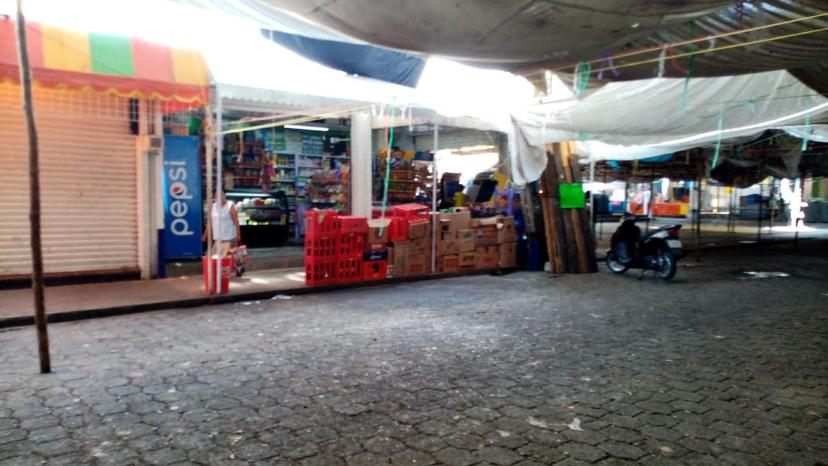 Comerciantes de La Purísima rentan cocheras para seguir vendiendo