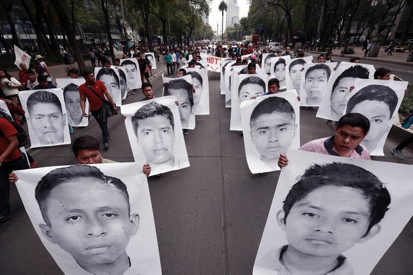 Emiten órdenes de aprehensión contra 20 mandos militares por caso Ayotzinapa