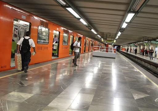 Detectan a 114 niños trabajando en Línea 2 del Metro de la CDMX