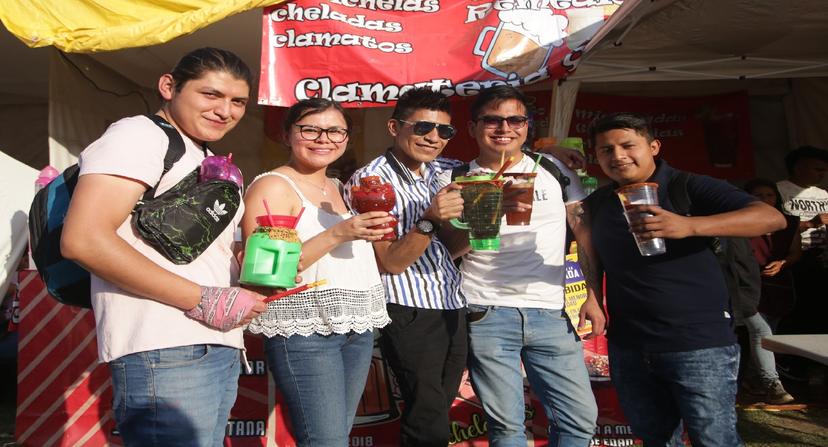 Capichela causa furor en la Feria de la Michelada