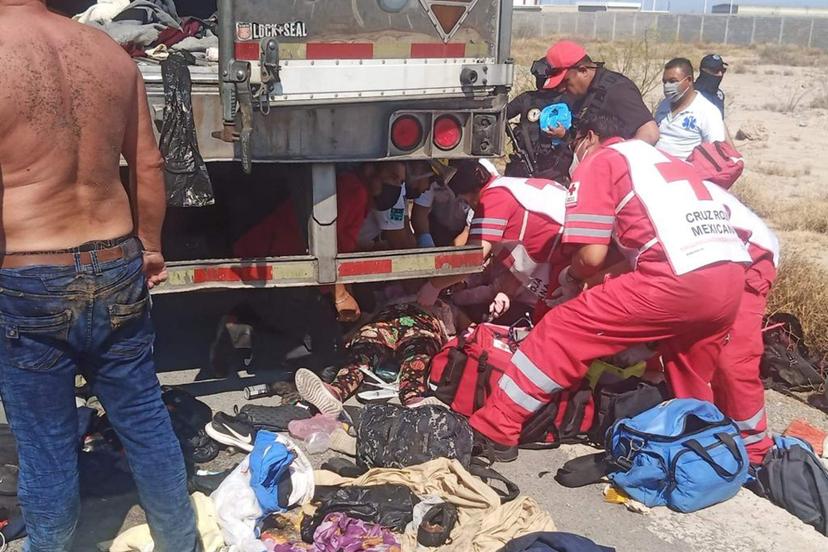 Abandonan a 160 migrantes en un tráiler en Coahuila