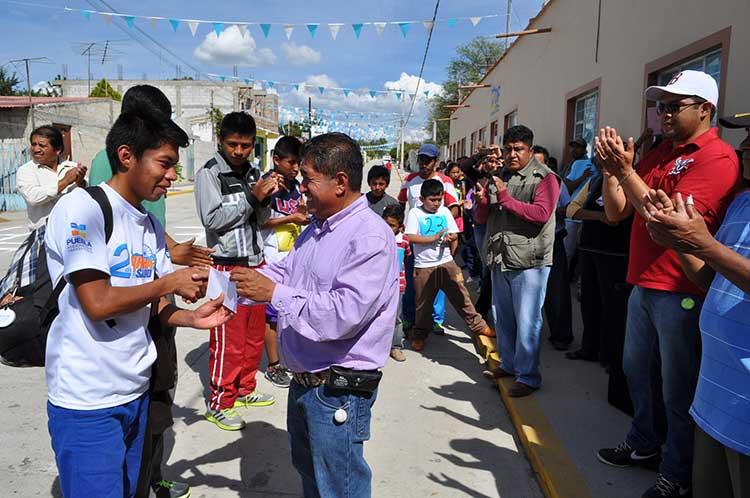 Recolectan juguetes en USA para niños poblanos