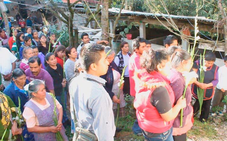 Reciben con flores a los migrantes muertos en Stockton