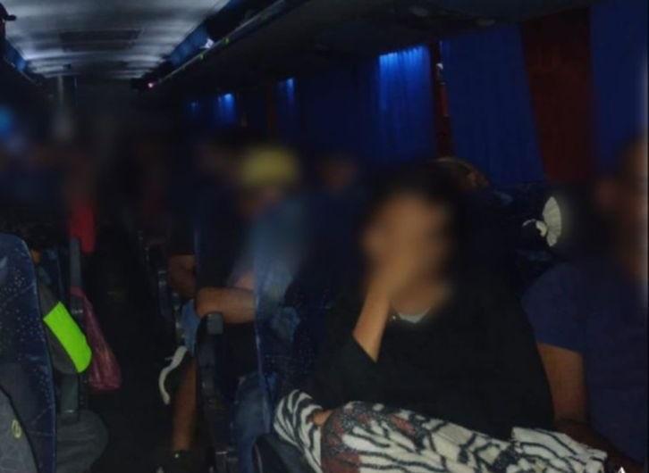 Tras salir de Oaxaca, detienen en Puebla a 51 venezolanos y chinos