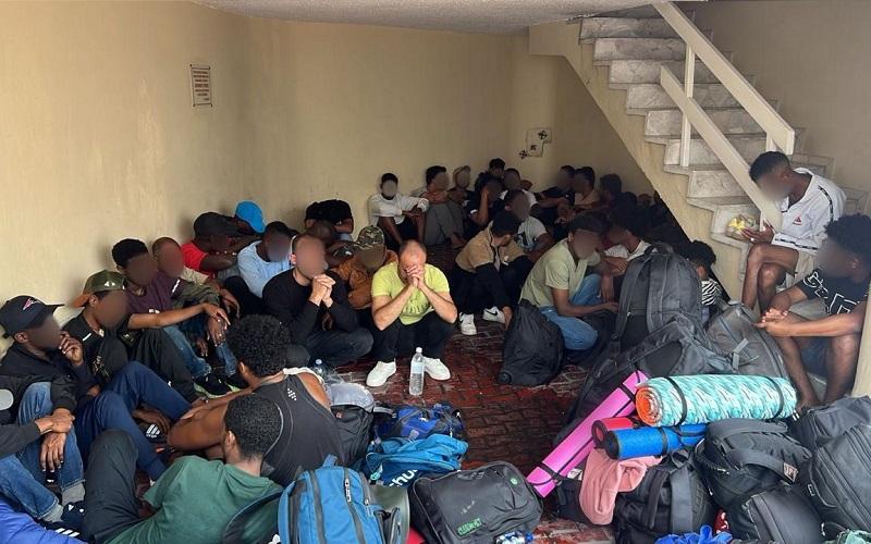 Detectan 71 migrantes de África y Asia en un motel de Tlaquepaque