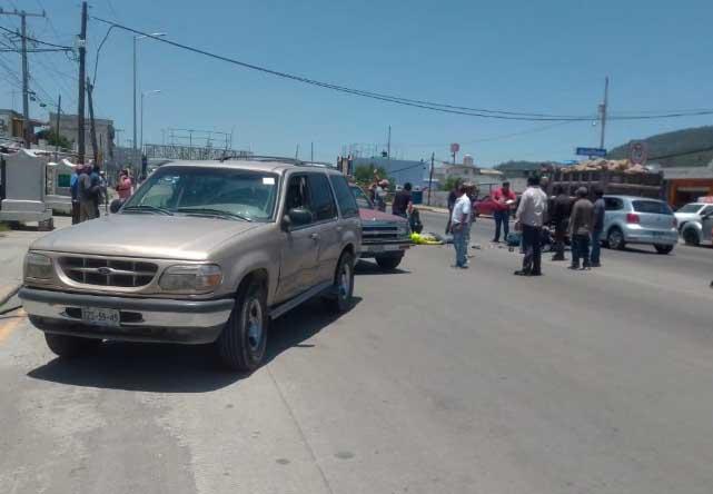 Por venirse correteando arrollan y matan a motociclista en la Puebla-Tehuacán