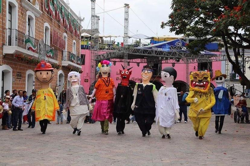 Todo listo para el colorido desfile de Mojigangas en Atlixco