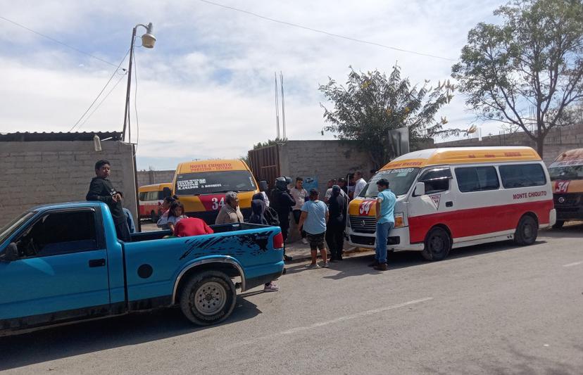 Bloquean vialidad en Miahuatlán ante robo a casa de oración