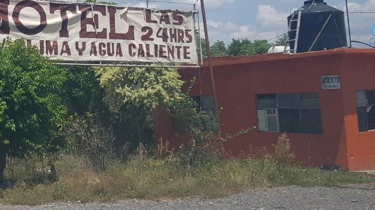 Motel tira condones usados en la calle, denuncian vecinos