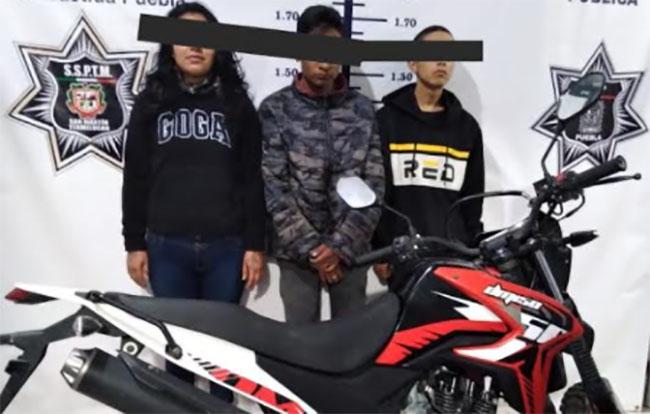 Menores de edad roban moto y son asegurados tras una persecución en Texmelucan