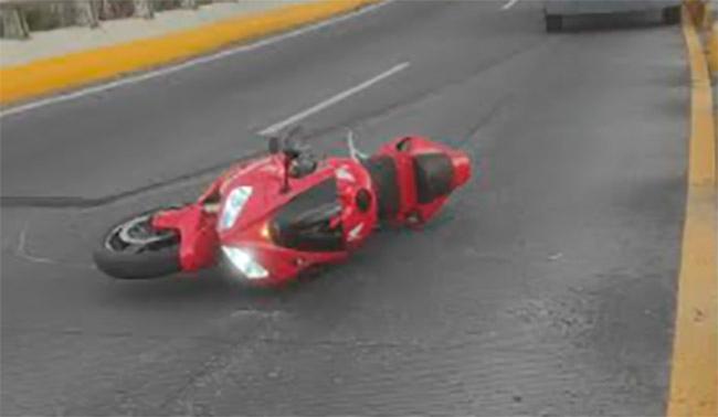 Muere policía de San Andrés Cholula al derrapar su moto